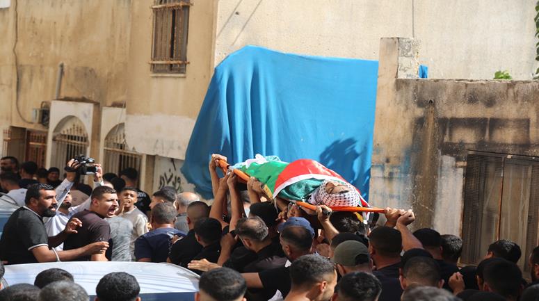 وداع وتشييع جثمان الشهيد الطفل جاد الله جاد الله (15 عاما)، في مخيم الفارعة جنوب طوباس.( عدسة: إسراء غوراني/ وفا)