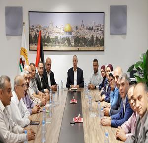  نائب رئيس دولة فلسطين حسين الشيخ، خلال لقائه الأمين العام للاتحاد العام للمعلمين الفلسطينيين سائد ارزيقات، ورؤساء فروع الاتحاد في المحافظات، وأعضاء الأمانة العامة