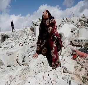 قوات الاحتلال الإسرائيلي تهدم منزلاً في بلدة بيت عوا  غرب الخليل