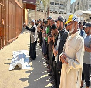  وداع وتشييع عدد من الشهداء في مستشفى ناصر الطبي بخان يونس جنوب قطاع غزة
