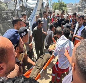 4 شهداء وعدد من الجرحى جراء قصف الاحتلال ورشة حدادة في شارع الصناعة جنوب غرب مدينة غزة