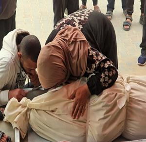 وداع وتشييع الشهيدة أسماء الصعيدي(54) في مستشفى شهداء الأقصى بدير البلح، ارتقت برصاص جيش الاحتلال شرق مخيم المغازي