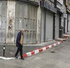 الاضراب الشامل يعم مدينتي رام الله والبيرة تنديداً بقرار هيئة الكنيست بإعدام الاسرى 