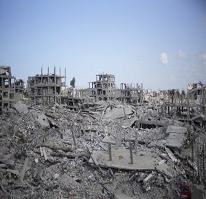 دمار كبير خلفه الاحتلال في المباني والبنية التحتية في بيت لاهيا شمال غزة جراء القصف العنيف الذي تعرضت له خلال الحرب