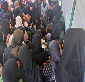 وفاة 3 نازحين بينهم طفل وامرأة حامل، وأصيب آخرون، جراء انهيار سور على خيام النازحين بمنطقة المواصي في خان يونس جنوب قطاع غزة