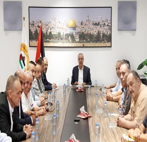 نائب رئيس دولة فلسطين حسين الشيخ، يستقبل رؤساء اللجان الشعبية للمخيمات الفلسطينية في الضفة الغربية، بحضور رئيس المكتب التنفيذي للجان الشعبية في المخيمات محمود مبارك