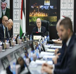 رئيس الوزراء محمد مصطفى خلال الجلسة الأسبوعية للحكومة الفلسطينية