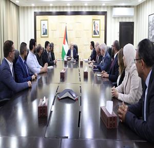 رئيس الوزراء محمد مصطفى، يبحث مع البنك الدولي وشركات تكنولوجية فلسطينية تعزيز الاستثمار والنمو