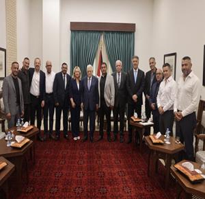 الرئيس محمود عباس، يستقبل وفدا من الجالية الفلسطينية في الولايات المتحدة الأميركية، بحضور أمين سر إقليم حركة فتح في أميركا