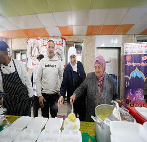 بحضور محافظ محافظة رام الله ليلى غنام  تكية "سيدي شيبان" في البيرة تعدّ وجبات إفطار للمحتاجين ووجبات سحور لليلة القدر لتوزيعها على المعتكفين في المساجد