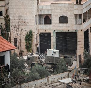 قوات الاحتلال تقتحم سيلة الحارثية غرب جنين وتشرع بهدم منزل الشهيد رأفت دواسة.