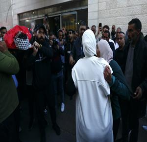 وداع الشهيد الشاب عودة عاطف عواودة (25 عاما)، من بلدة دير دبوان شرق رام الله، في مجمع فلسطين الطبي 