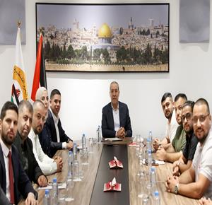 نائب رئيس دولة فلسطين حسين الشيخ، يستقبل وفدا من الهيئة التنفيذية للاتحاد العام لطلبة فلسطين، برئاسة رئيس الهيئة التنفيذية وسيم الجمل، وبمشاركة أعضاء الهيئة التي تضم ممثلين عن فصائل منظمة التحرير الفلسطينية