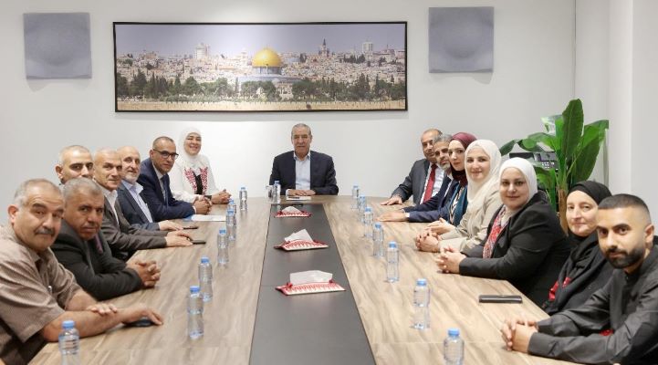 الشيخ يبحث مع رؤساء المجالس البلدية في دورا ودير سامت وبيت عوا سبل تعزيز دور الهيئات المحلية