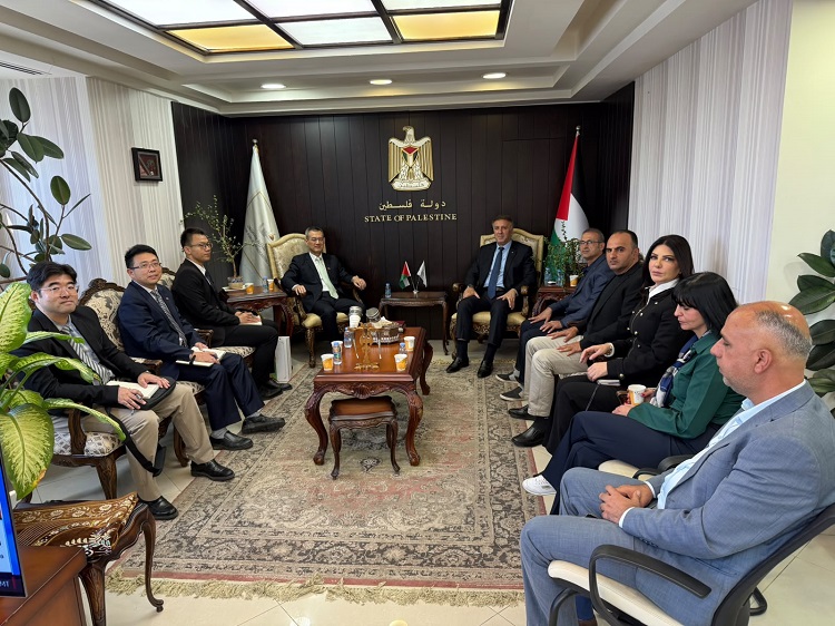 الوزير عساف يستقبل السفير الصيني ويبحث معه تعزيز التعاون الإعلامي