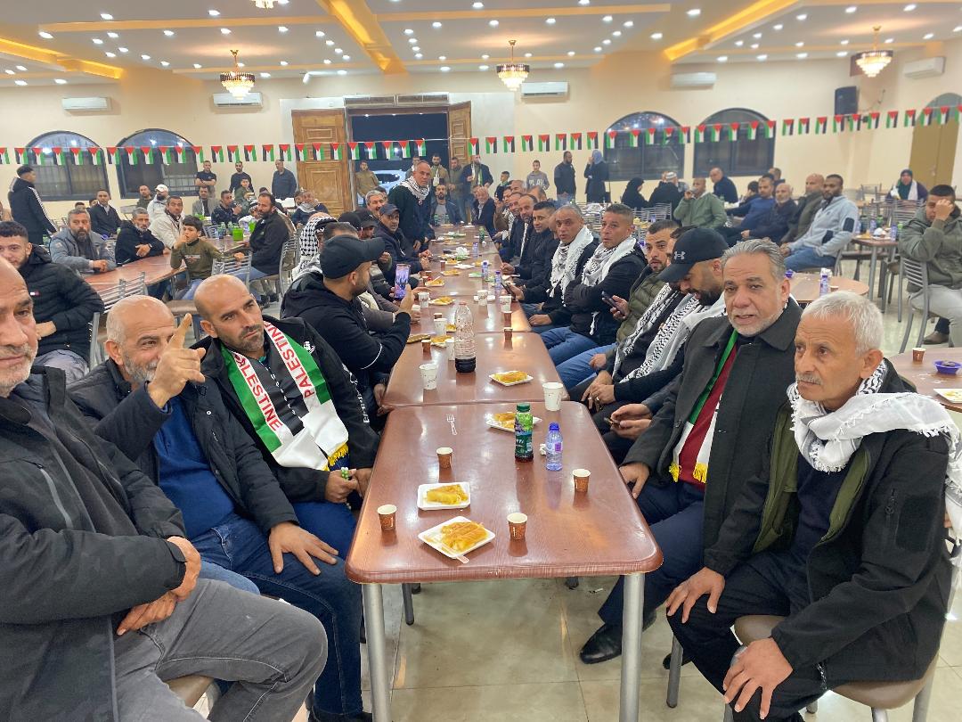 جانب من الإفطار الذي أقامته فتح لأسر الشهداء. (تصوير ثائر أبو بكر/وفا)