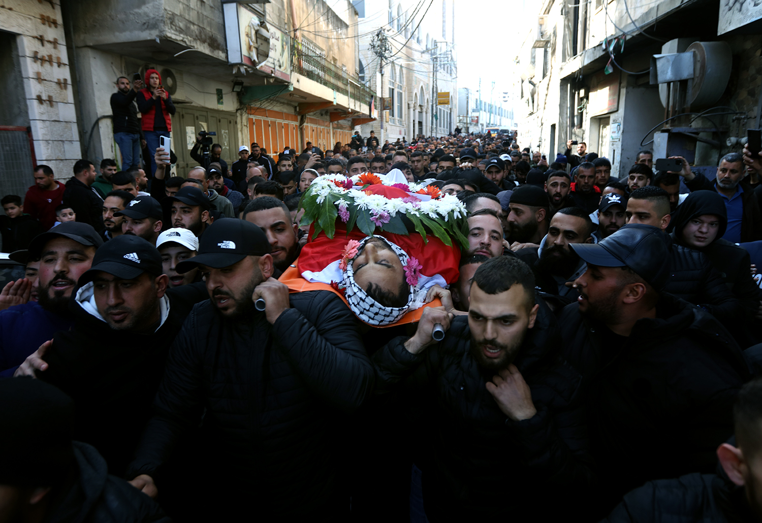 جانب من تشييع جثمان الشهيد سمير أصلان (عدسة: تامر بانا/ وفا)