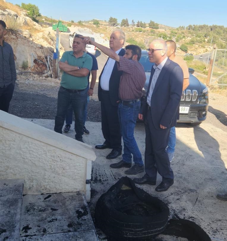  رئيس المجلس الوطني الفلسطيني روحي فتوح خلال تفقده قرية أم صفا