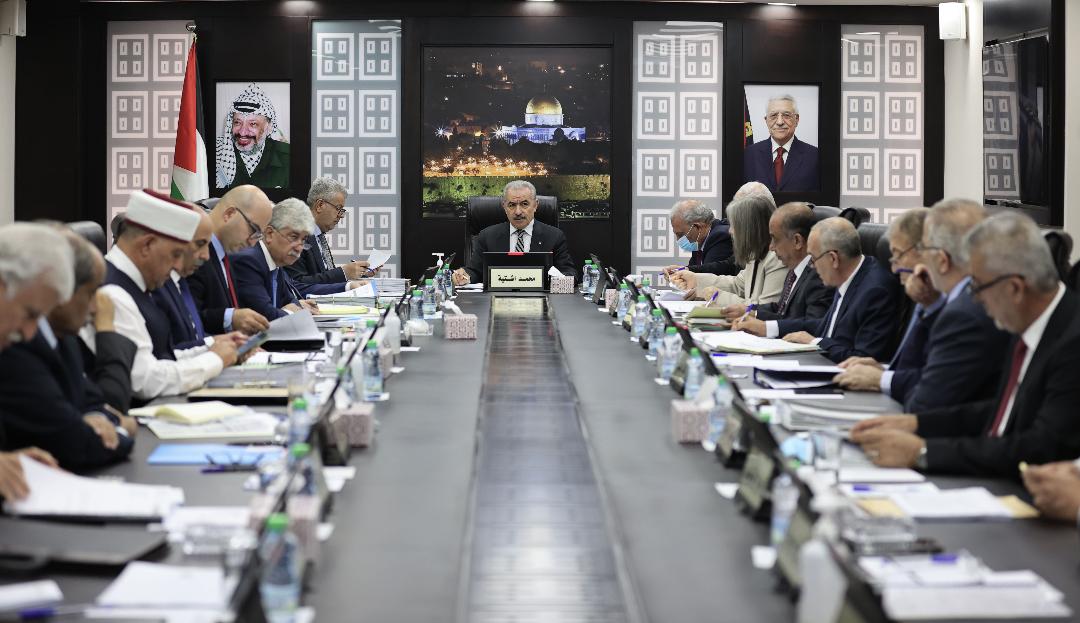 مجلس الوزراء خلال جلسته الأسبوعية اليوم الإثنين برئاسة رئيس الوزراء محمد اشتية