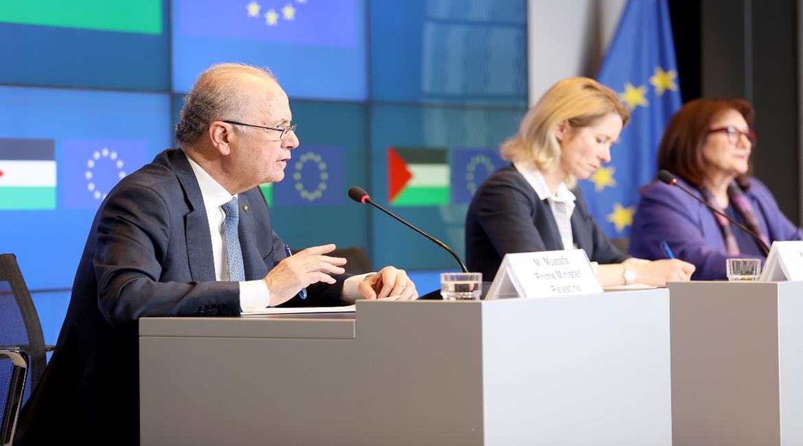 رئيس الوزراء محمد مصطفى خلال مؤتمر صحفي عقب الحوار الأوروبي الفلسطيني