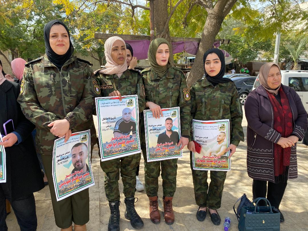 جانب من الوقفة (عدسة: ثائر أبو بكر)