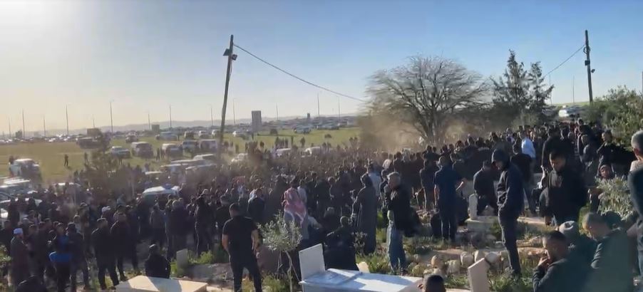 جانب من تشييع جثمان الشهيد محمد العصيبي في حورة بالنقب