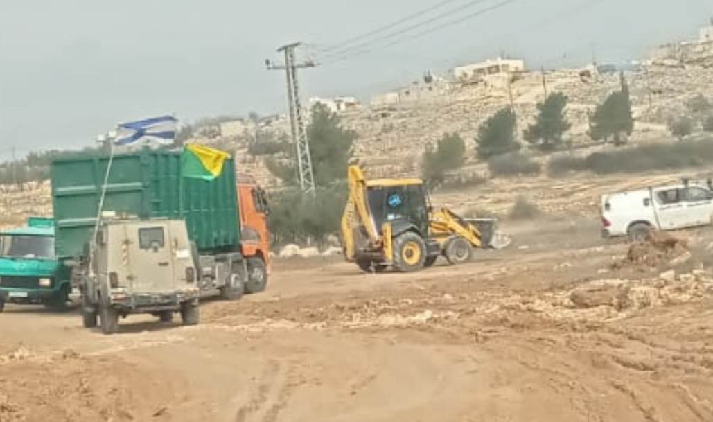 قوات الاحتلال تستولي على آليات تابعة لبلدية الظاهرية جنوب الخليل