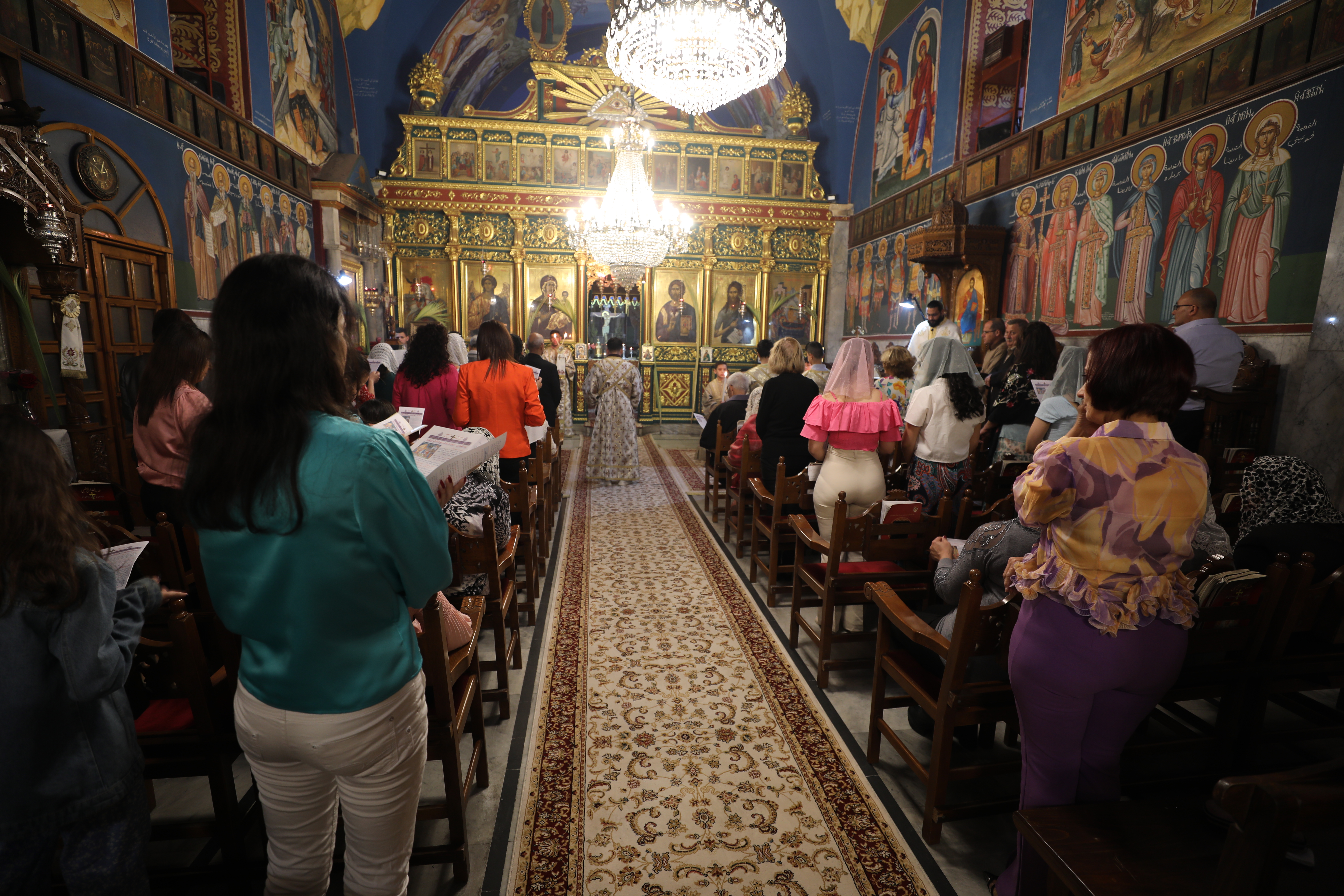 مسيحيون يحيون أحد الشعانين في كنيسة برفيريوس للأرثوذكس بمدينة غزة 