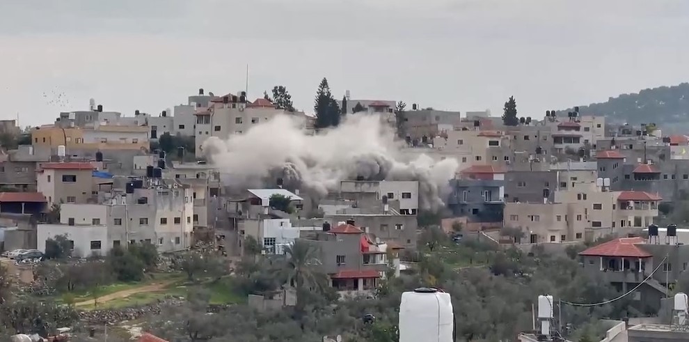 الاحتلال يفجر منزل الشهيد أحمد عابد في كفر دان