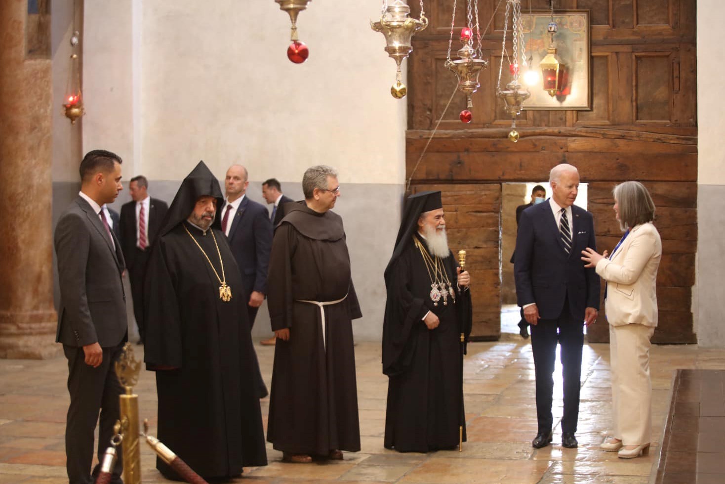 جانب من زيارة الرئيس الأميركي جو بايدن إلى كنيسة المهد في بيت لحم 