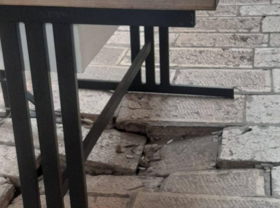 انهيار جزئي في منطقة باب الحديد بسبب حفريات الاحتلال