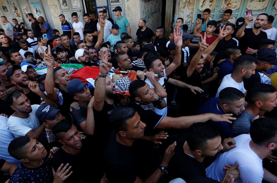 جانب من تشييع جثمان الشهيد الطفل عماد حشاش (15 عاما) في مخيم بلاطة شرق نابلس (عدسة: أيمن نوباني/وفا)