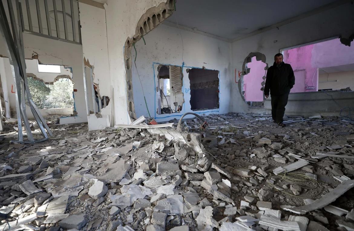 منزل المعتقل جرادات بعد الهدم (تصوير: عدي دعيبس/وفا)