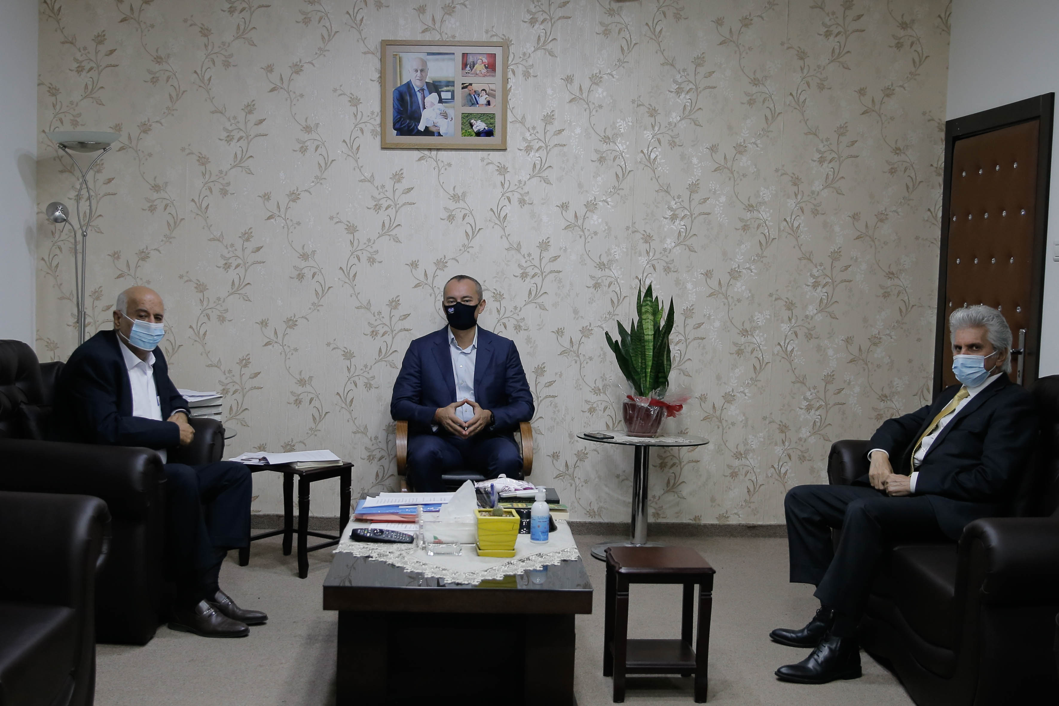 الرجوب خلال لقائه ميلادينوف 