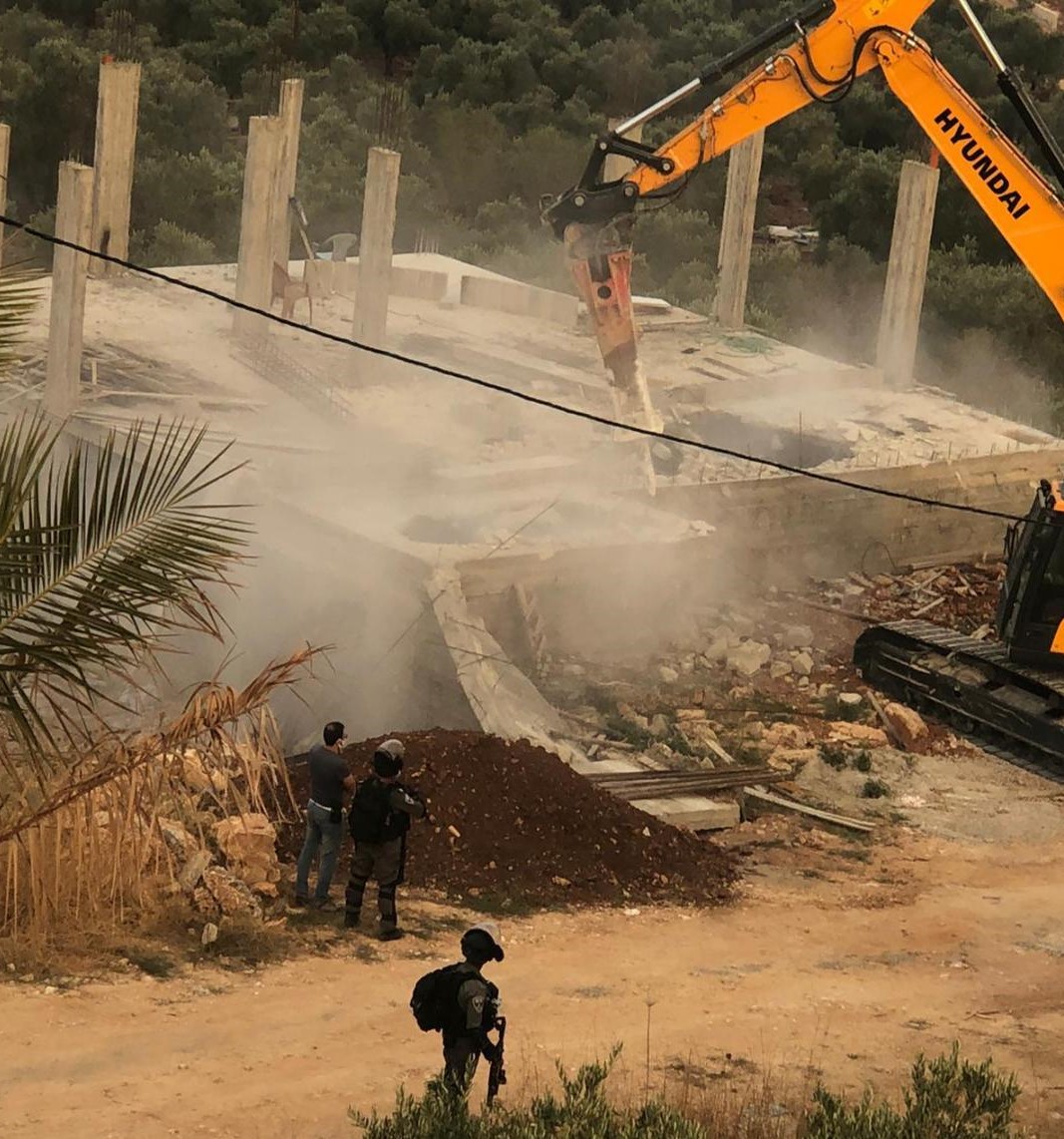 الاحتلال يهدم منزلا قيد الانشاء في قراوة بني حسان 