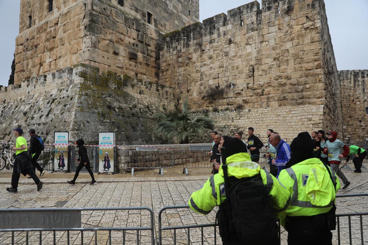 الاحتلال يُغلق شوارع في القدس لتأمين ماراثون تهويدي (تصوير: وفا)