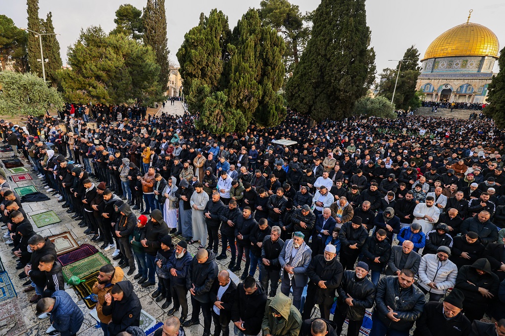 صلاة عيد الفطر في المسجد الأقصى المبارك (أ ف ب)