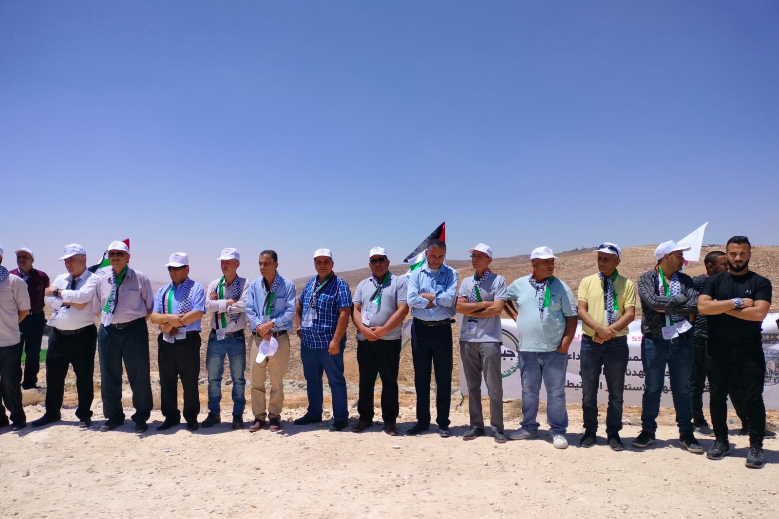 جانب من المشاركين في الوقفة 