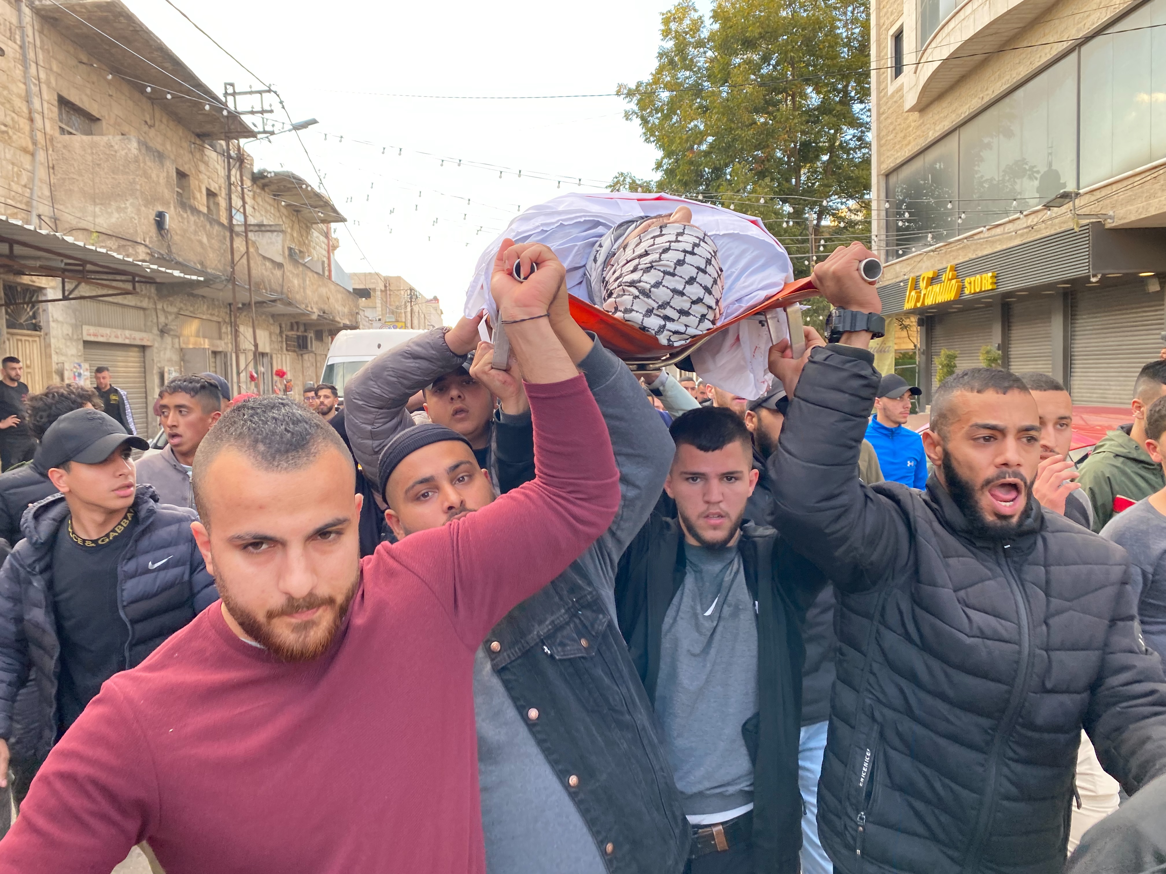 جانب من المسيرة التي انطلقت في جنين (عدسة: ثائر أبو بكر/ وفا)