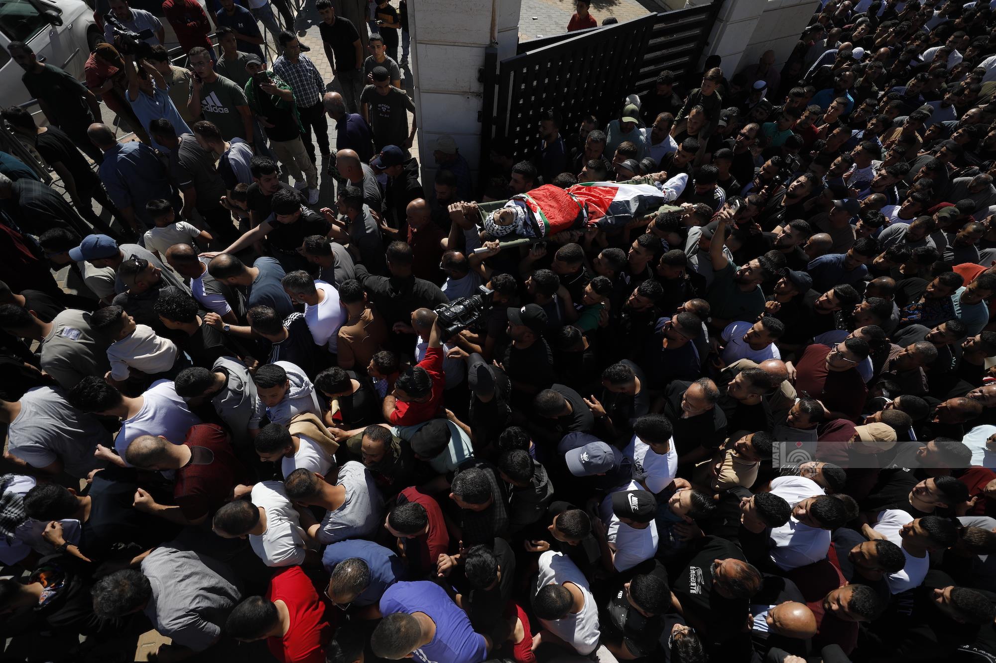 تشييع جثمان الشهيد الطفل يامن صامد حامد (15 عاما) في بلدة سلواد شرق رام الله (تصوير: حمزة شلش/ وفا)