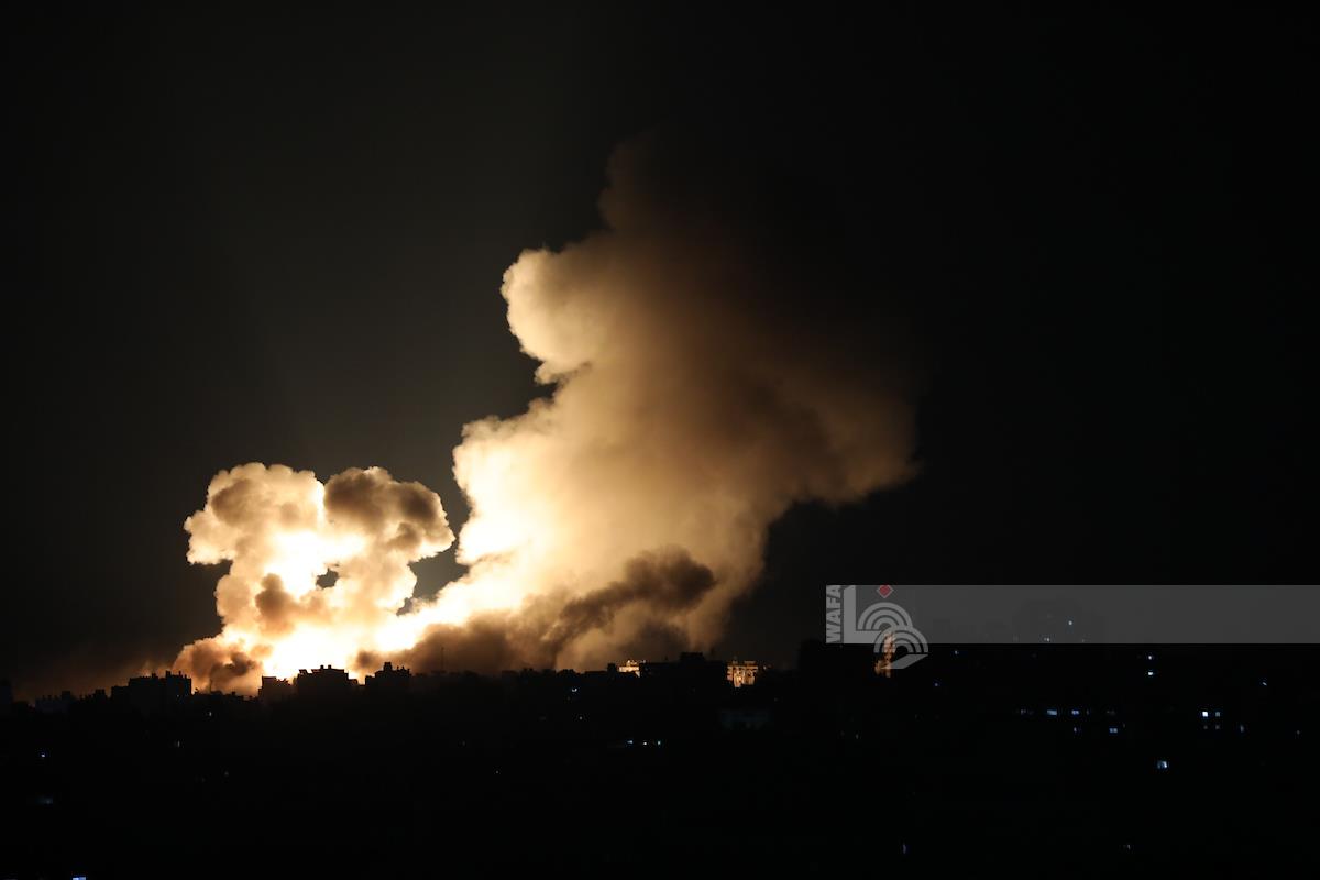 من قصف سابق على مدينة غزة.