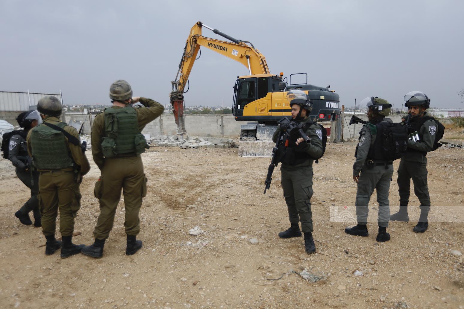 قوات الاحتلال الاسرائيلي تهدم منزلين للمواطنين مرعي كتابة مرشد كتابة، في الديوك التحتا غرب أريحا (تصوير: سليمان أبو سرور/وفا)