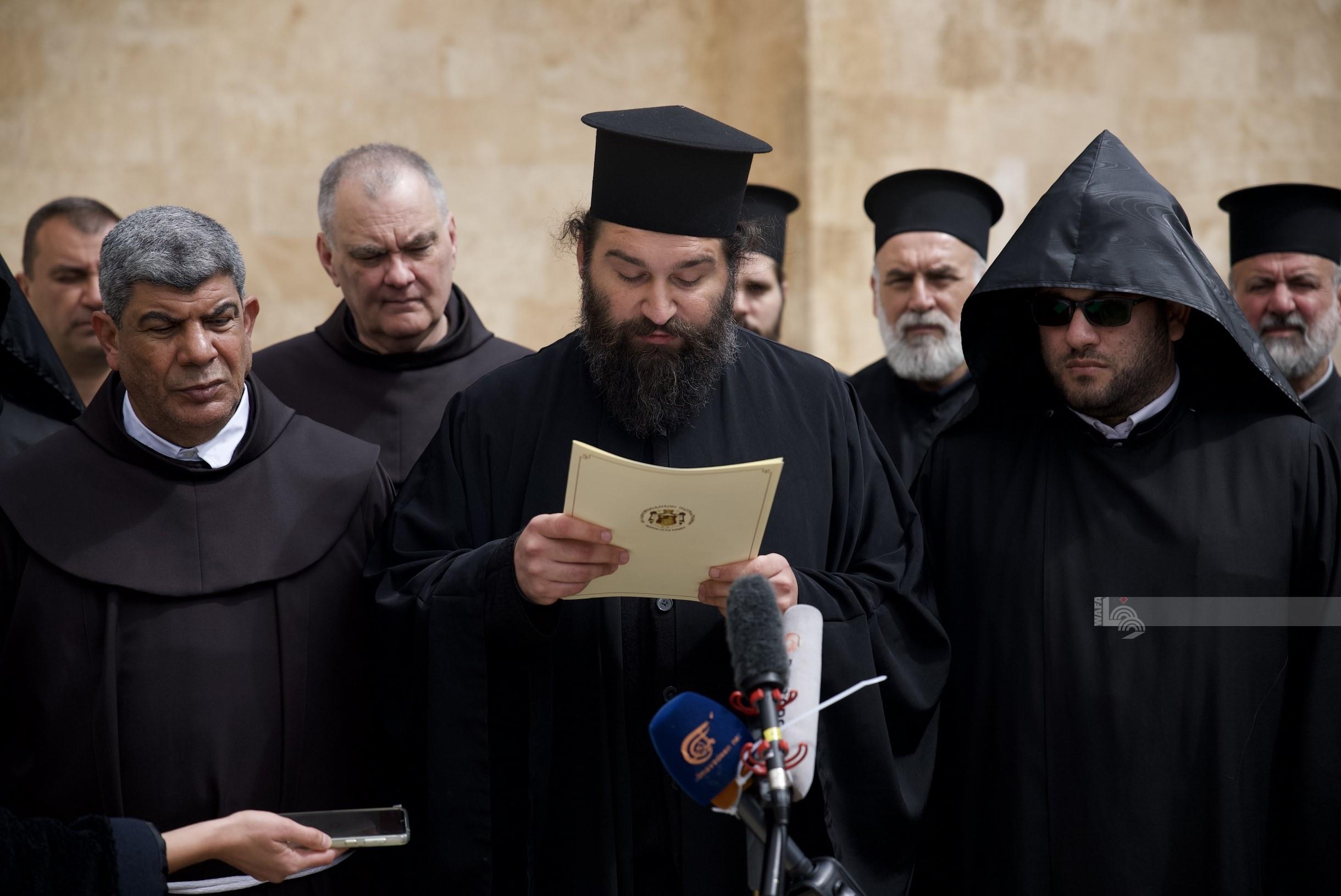 مؤتمر صحفي لرؤساء الكنائس في القدس حول محاولات سلطات الاحتلال الإسرائيلي التضييق على المحتفلين بسبت النور في مدينة القدس المحتلة (تصوير: عفيف عميرة/وفا)