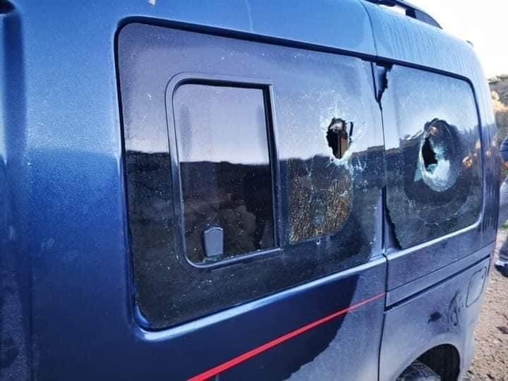 مستوطنون يعتدون على مركبات المواطنين