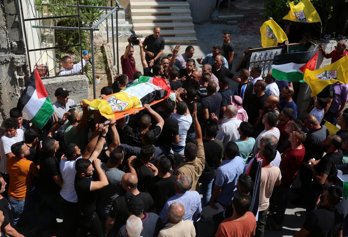 جانب من التشييع (تصوير: أيمن نوباني/وفا)