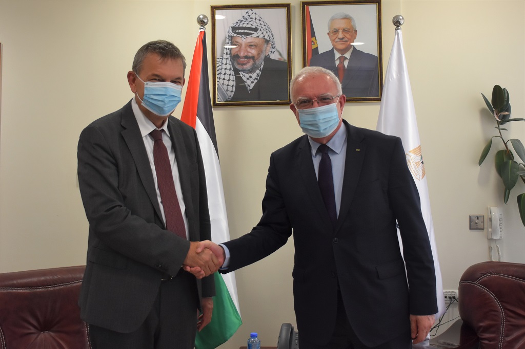 وزير الخارجية والمغتربين رياض المالكي يلتقي المفوض العام للأونروا فيليب لازاريني