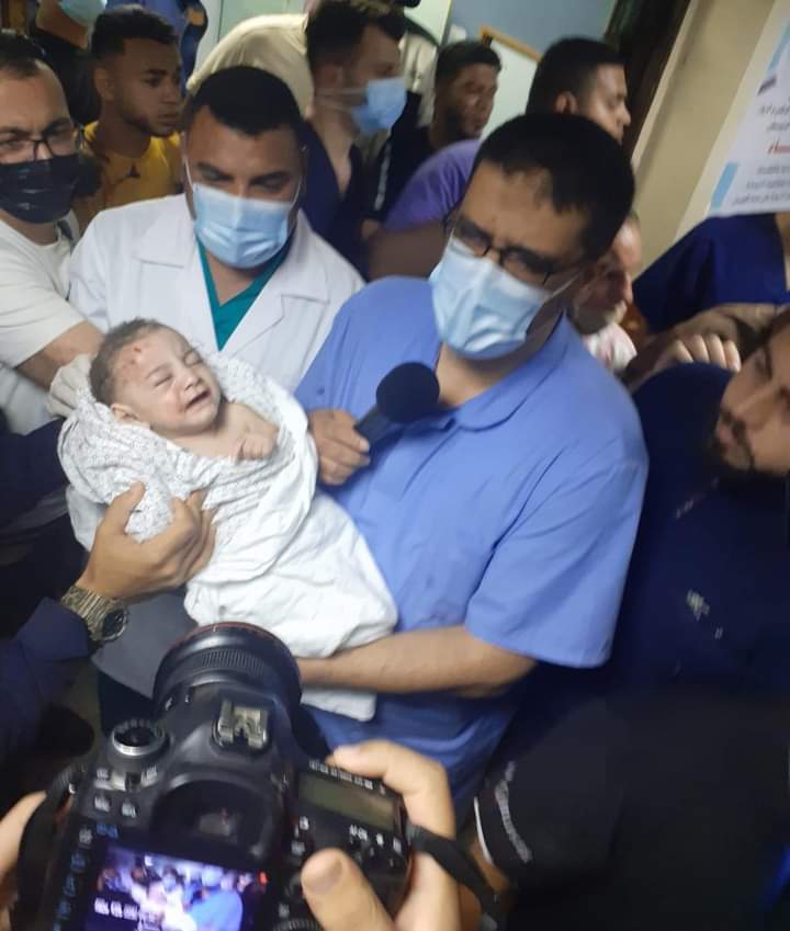طفل رضيع هو الناجي الوحيد من مجزرة عائلة أبو حطب 