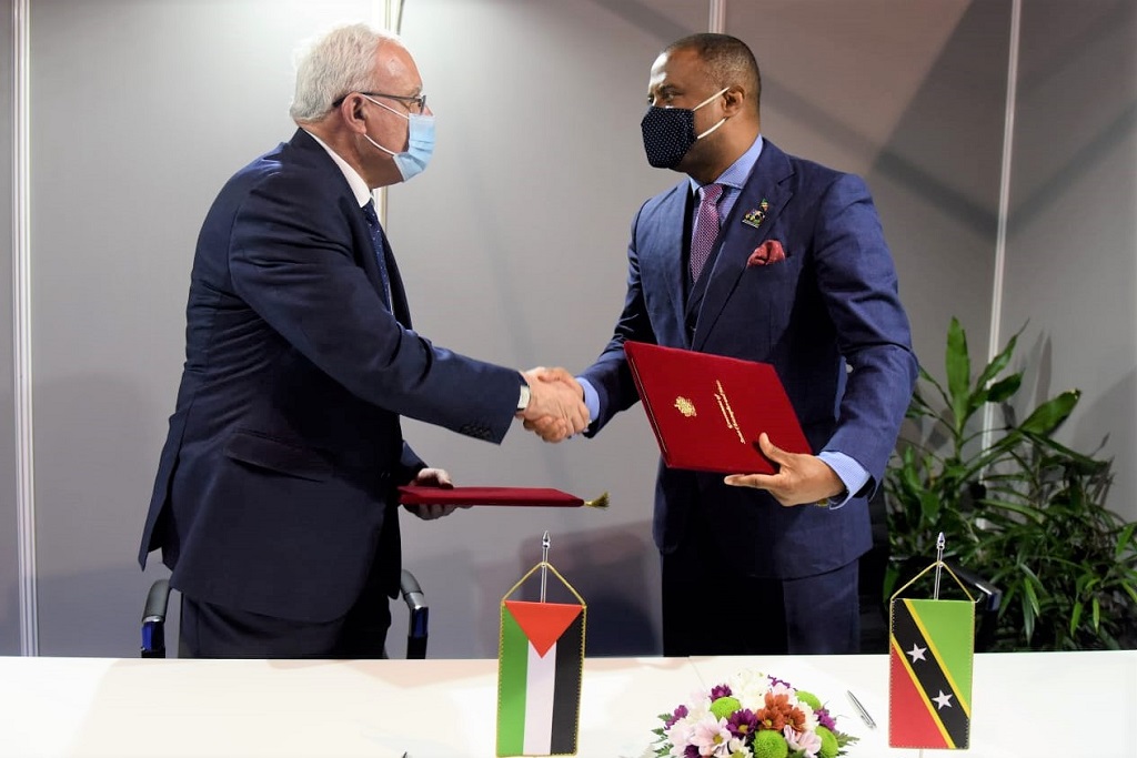 جانب من توقيع الاتفاقية