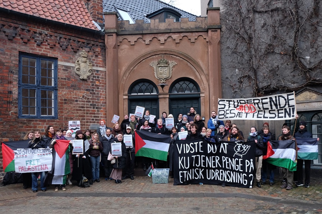 طلبة جامعة كوبنهاغن الدنماركية خلال اعتصام سابق للتنديد بالعدوان الإسرائيلي على قطاع غزة 