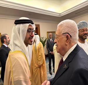 الرئيس يلتقي وزير خارجية الإمارات في الدوحة